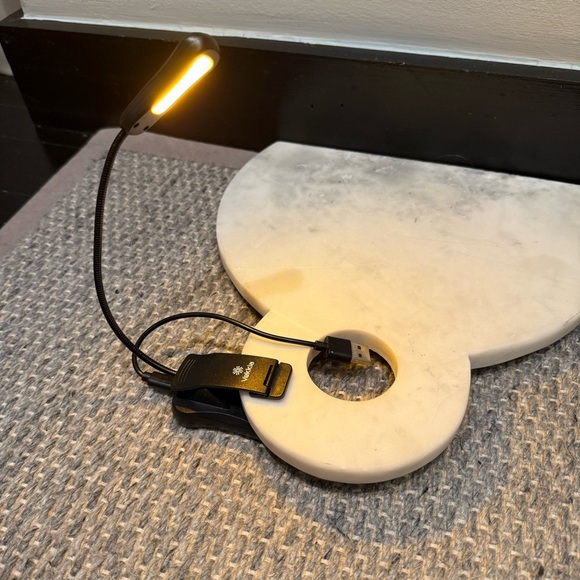 Vekkia LED Book Light Clip Pn - Picture 4 of 8